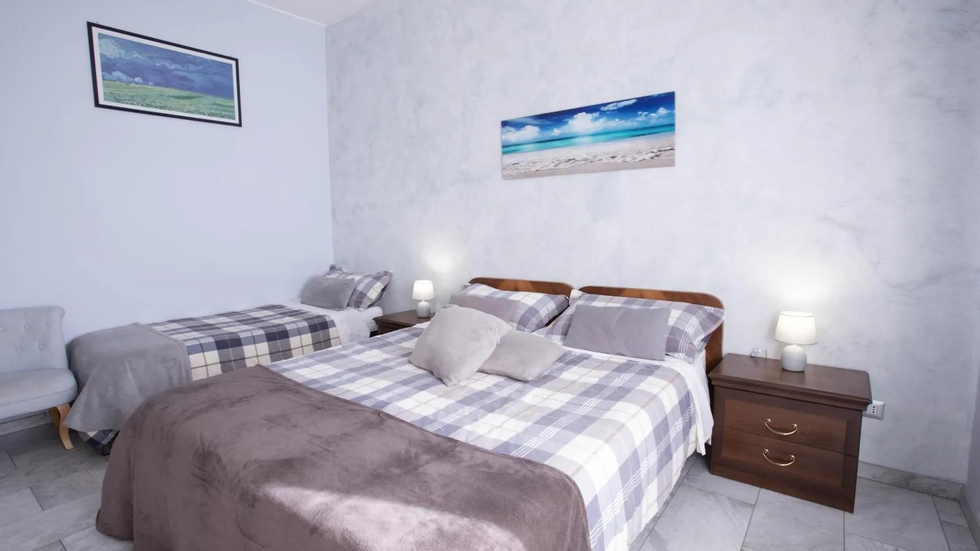 Etna Sea House Bed & Breakfast Catania 3*,