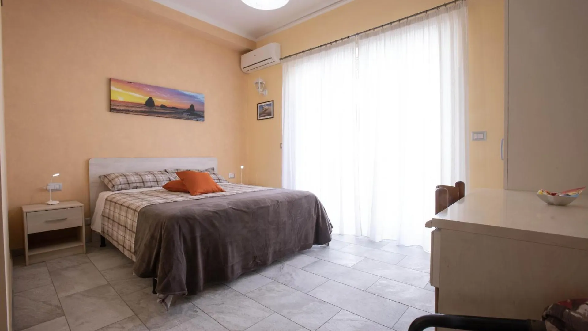 Etna Sea House Bed & Breakfast Catania 3*,